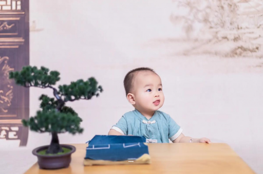 广东宝宝摔到头第五天吐了 广东宝宝摔到头第五天吐了