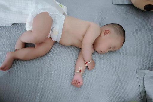 广东宝宝老打喷嚏怎么办